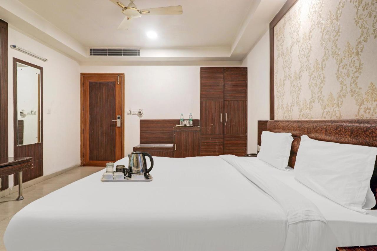 Oyo Townhouse 748 Hotel Parth Paradise Газиабад Экстерьер фото